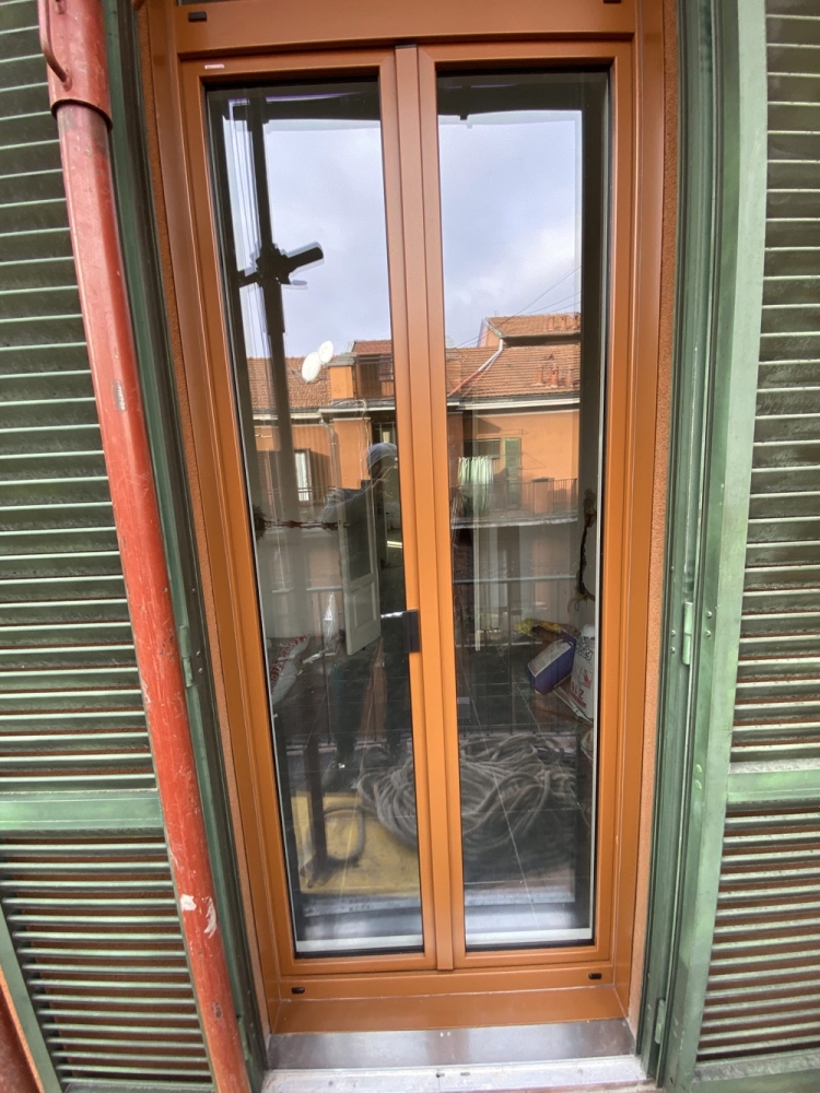 Posa infissi su edificio storico
